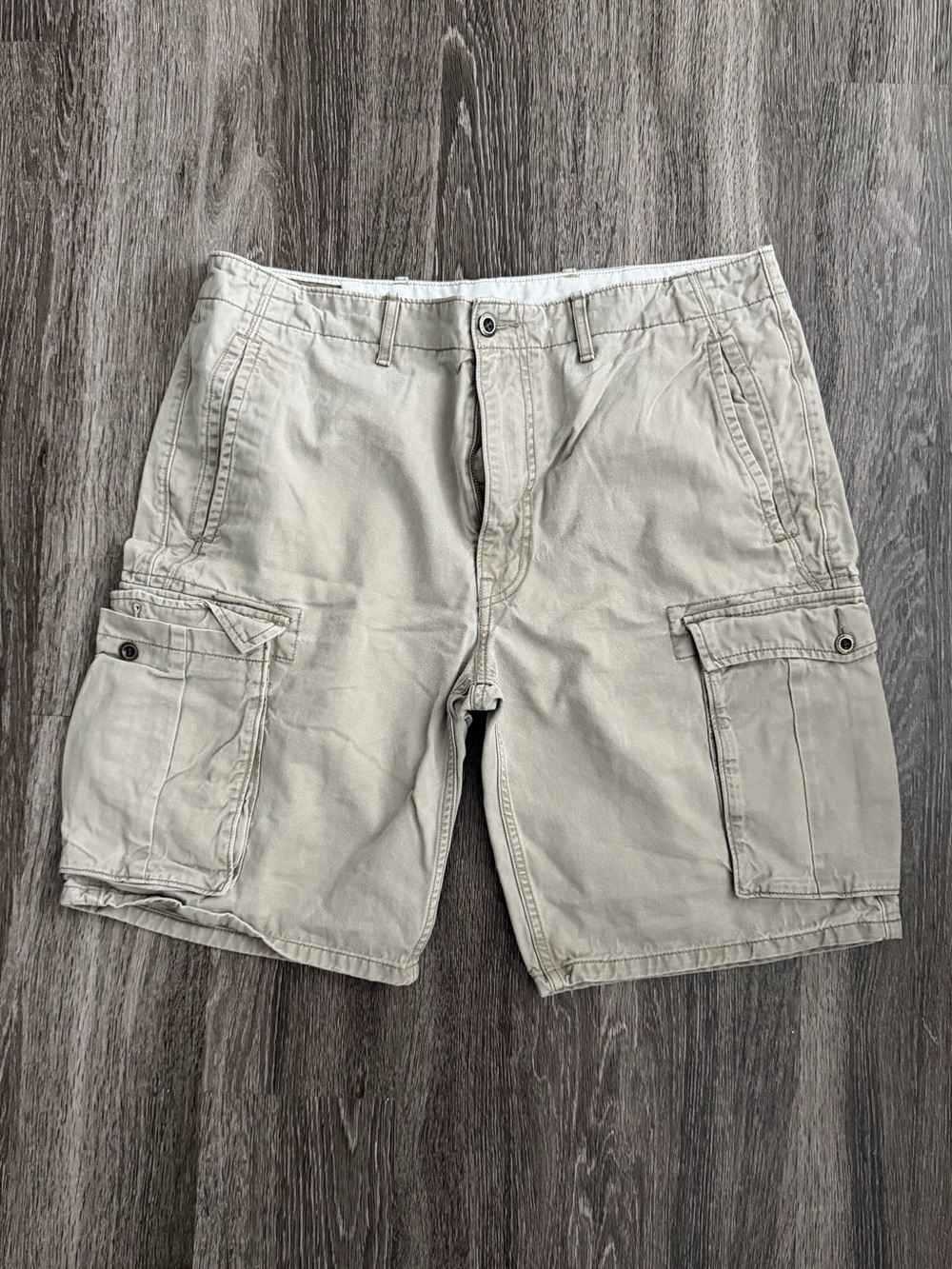 Levi's Men's Cargo Shorts in Light Tan